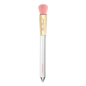 TOO FACED - Diamond Light Highlighting Brush - Štětec na rozjasňovač